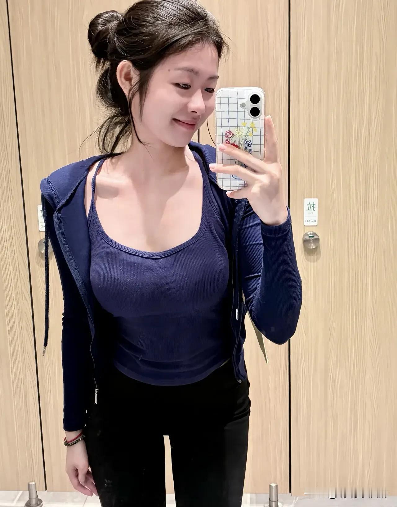 挥洒汗水后，身体轻盈如风，疲惫中藏着满满的成就感。每一滴汗，都是自律