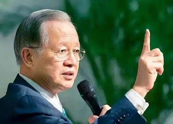国学大师曾仕强一番话，点醒无数女人：“有慧根的女人，就是看起来似乎傻傻的，笨笨的