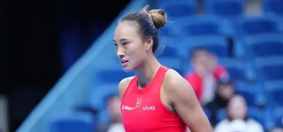 郑钦文右肘开刀取出两块碎骨，世界排名从第4掉到百名开外，中网拿外卡才进正赛，赢一场球228万人民币到