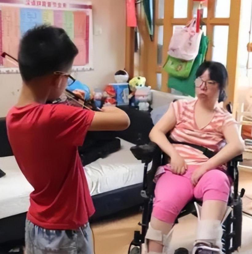 2012年，安徽30岁医学博士怀孕后瘫痪在床，生下儿子后丈夫却说：“我们离婚吧，