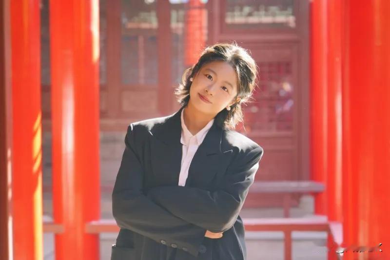 这个美女大学生，上《人民日报》了不是因为美貌，也不是因为才华