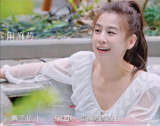 黄圣依，外柔内刚黄圣依说:“我两个孩子都是顺产，而且我一点麻药都没打。我生老大
