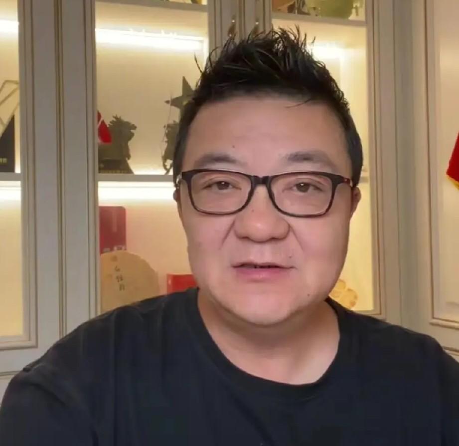 董路：中国足协准备在四国设置海外中心，工作人员给编制，类似于鲁能巴西基地。知名