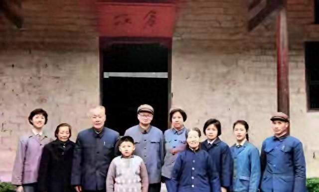杨开慧遗体收殓细节曝光，郑家娟负责，岸英岸青回忆母亲历程令人感动！1949年秋