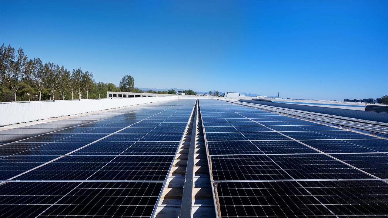 2024年3月，国家能源局一纸数据震动业界：年底风光发电装机将占全国半壁江山。