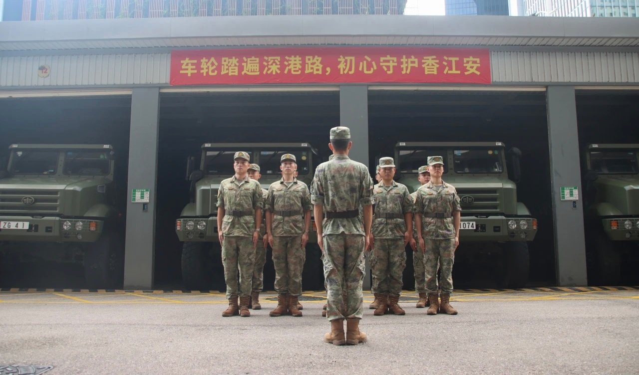 驻香港部队陆军汽车连，图1；除了装甲，步兵，炮兵，特战等作战分队，实际上ZG下辖有工兵，防化，通信，