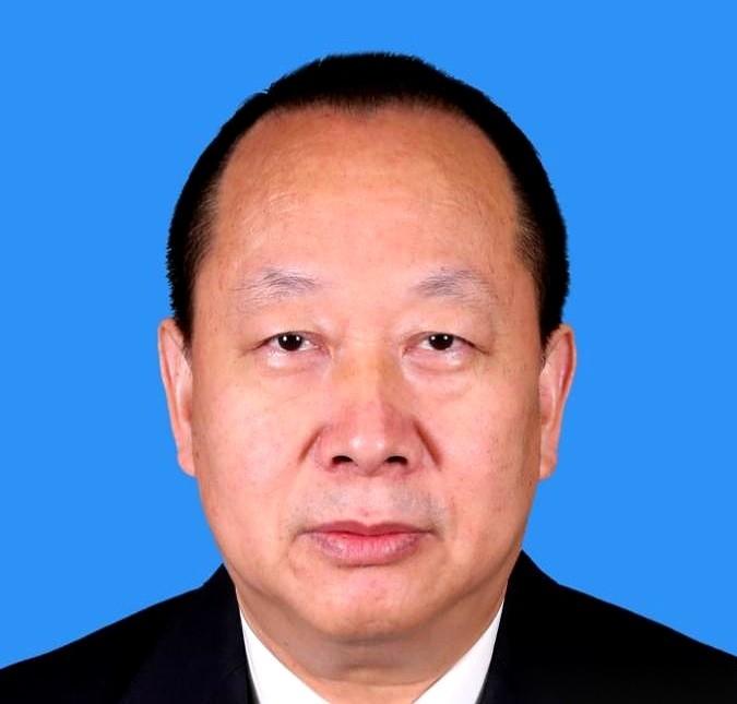 那个叫杜永召的男人，现在是漯河市检察院的一把手。而漯河市检察院，恰恰是朱唯一待