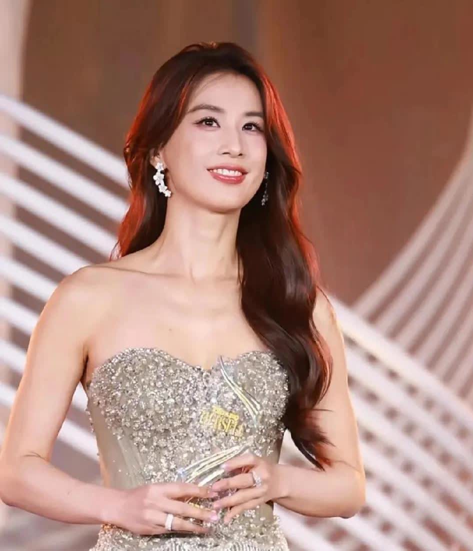 黄圣依离婚后首次发声，直言：我向往有一天可以进入下一段婚姻。她说：我对未