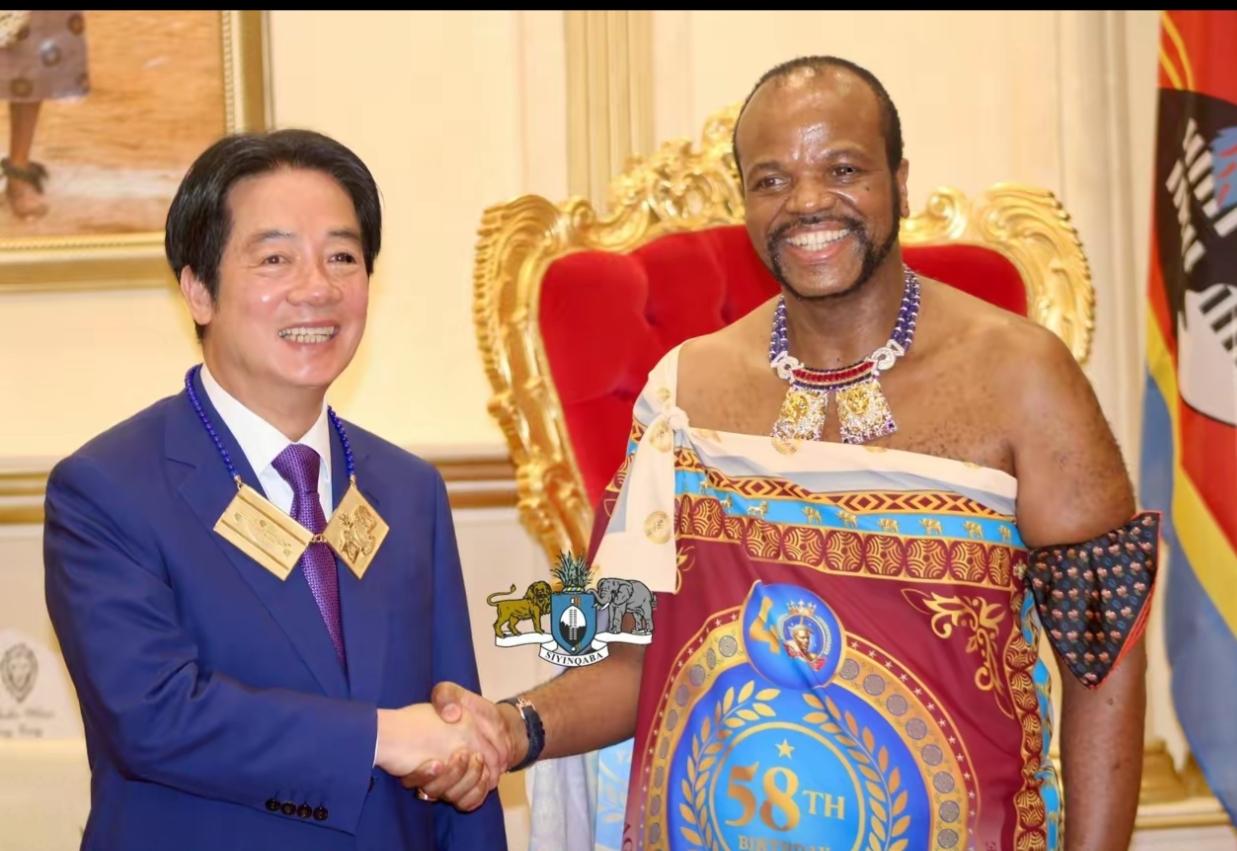 明的不行，就采取暗的，赖清德乘坐斯威士兰特使的飞机从桃园出发，全程飞了14小时，