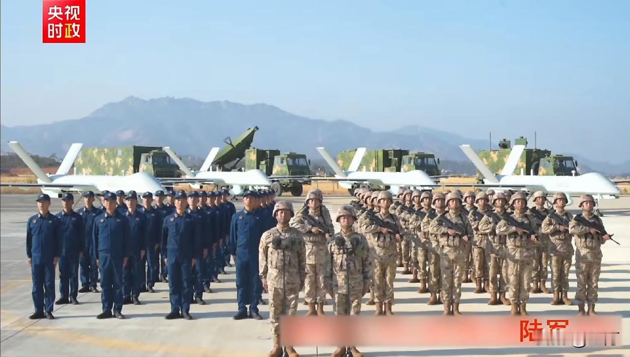 刚刚看到央视发了这个拜年视频，含金量杠杠的，因为这是正经的陆海空，一起给大家拜年