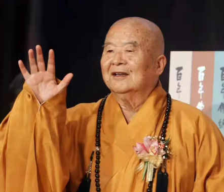 中国最著名的三个和尚，他们分别是星云大师，延参法师和释永信。从面相看，星云大师