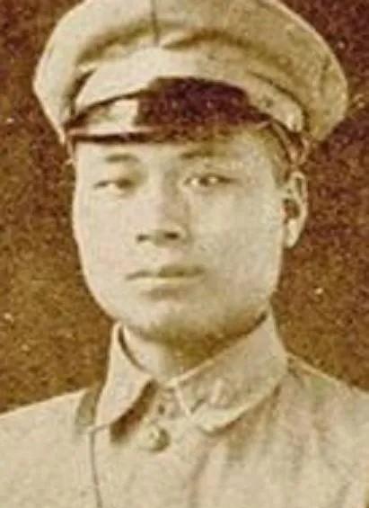洛阳战役，我军全歼青年军第206师，看着遍地横七竖八的学生兵遗体，陈赓脸上没有丝