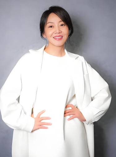 闫妮去买房，售楼小姐随便一指：这套400平，才1200万，买吗，闫妮心想，这个价