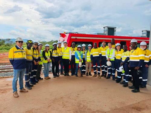 国运来了挡不住！50亿吨铁矿重见天日，美媒：中国将改写全球格局[比心]
