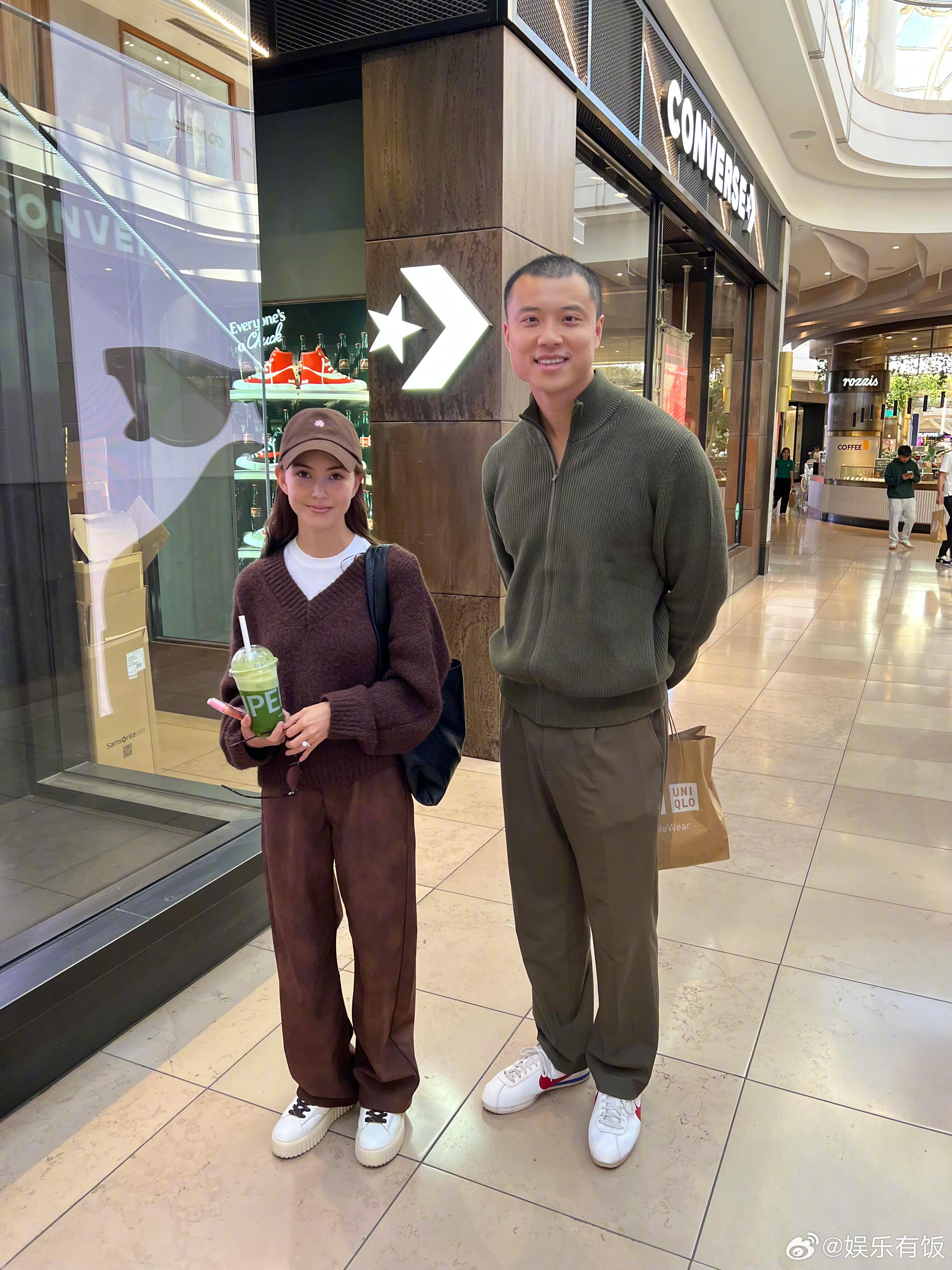 有网友在墨尔本商场偶遇昆凌姐姐看起来好迷你一只哈哈哈哈