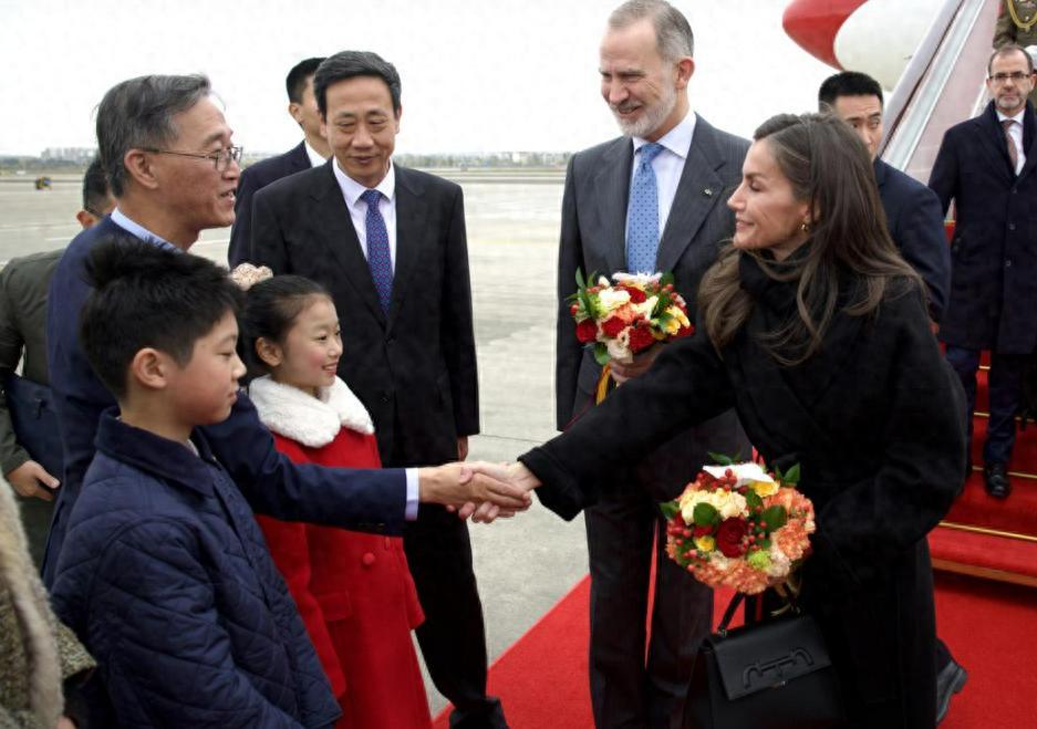 多国专机抵京，加拿大彻底慌了，疯狂对华示好，希望中方不计前嫌北京最近可真热闹