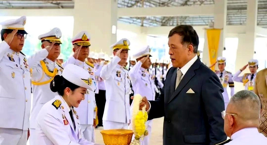 泰王又挺佩通坦，这事不简单！佩通坦咋就这么火？简直是开了