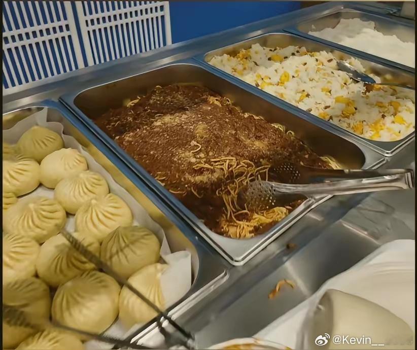 据说这是天津2025上合峰会工作人员食堂餐这也太丰盛了吧？​​​