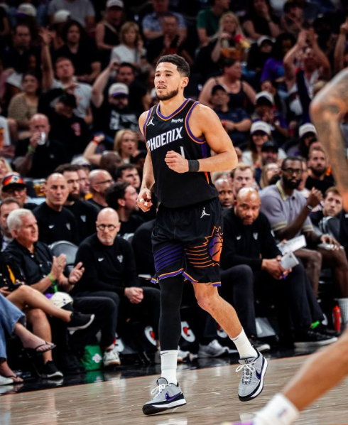 最近布克状态真不怎么样，尤其这场真拉完了今天这表现在硬洗就没意思了，除了3加