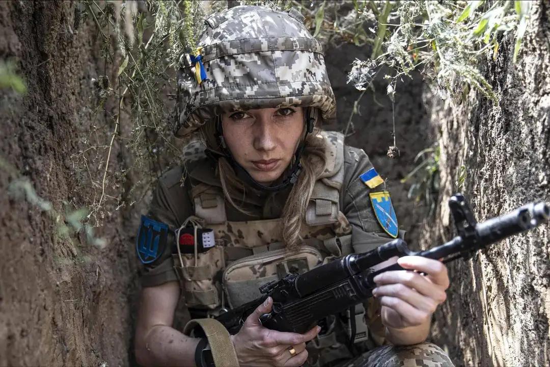 乌克兰男丁快打光了，要征兆大量女兵上战场，其实挺合理，因为现代战争比的又不是近身