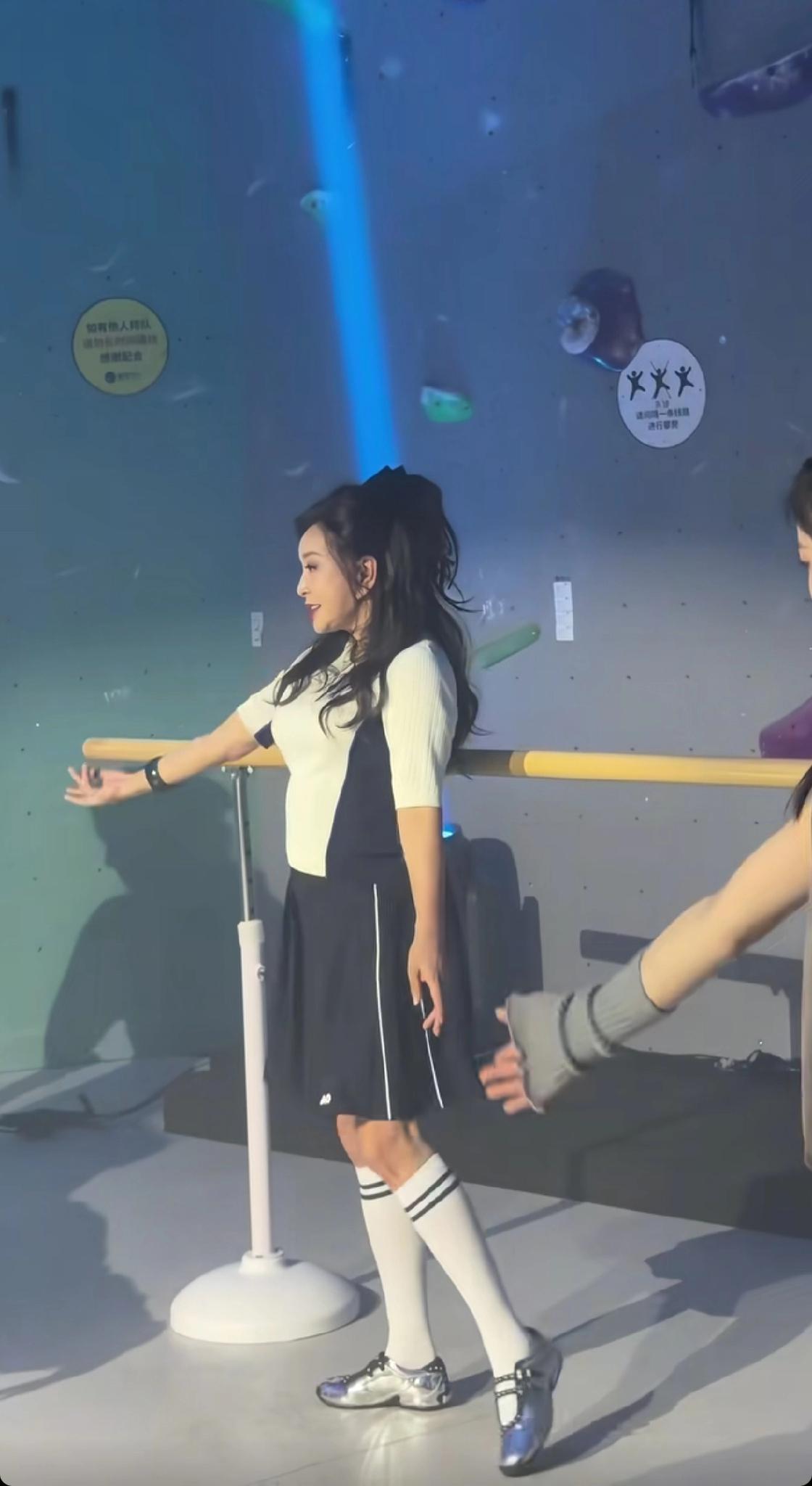 刘晓庆，让许多人惭愧了！​4月1日晚上，75岁的刘晓庆，连夜冲上了热搜，这一