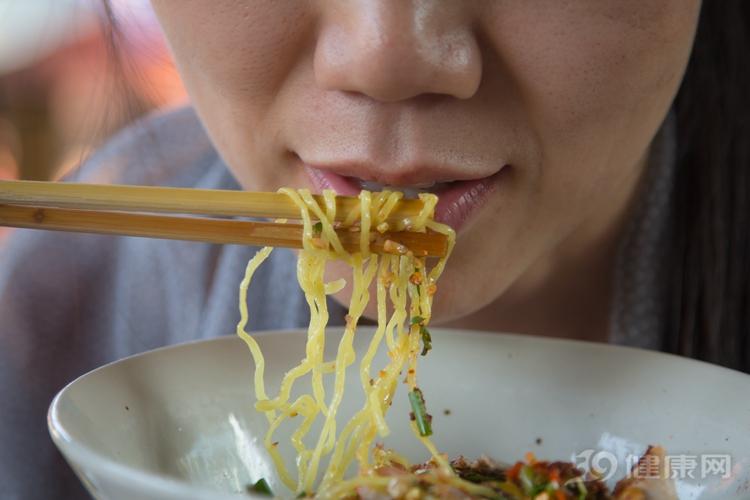 痛心: 得食道癌的人, 大多后悔没做好5件事!