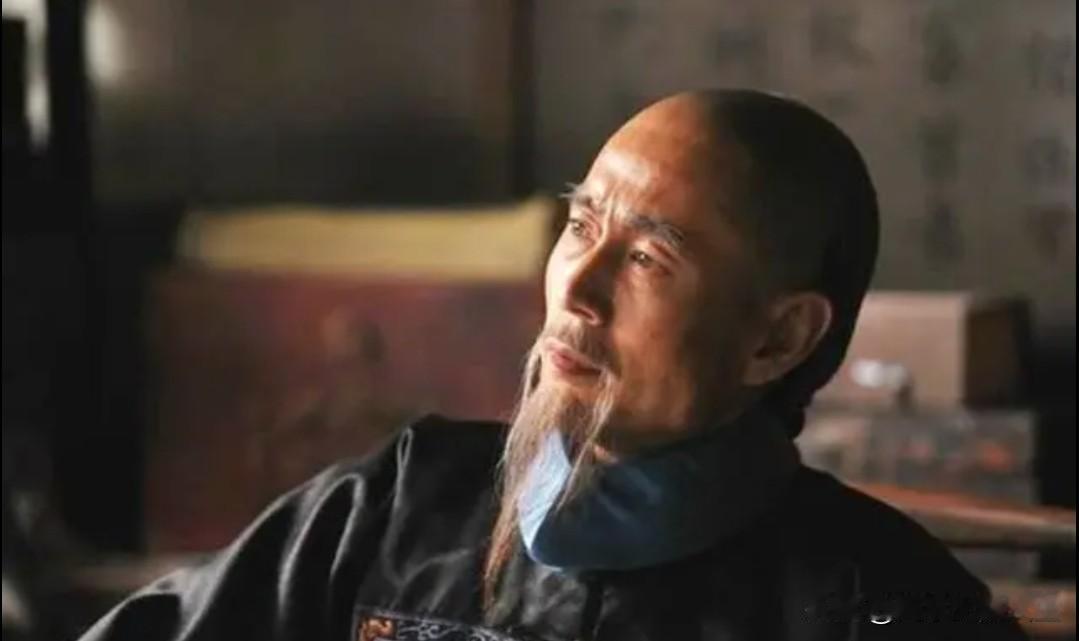 曾国藩有言：“做好小事，熬过难事，静成大事。”世上没有突如其来的成功，所有的