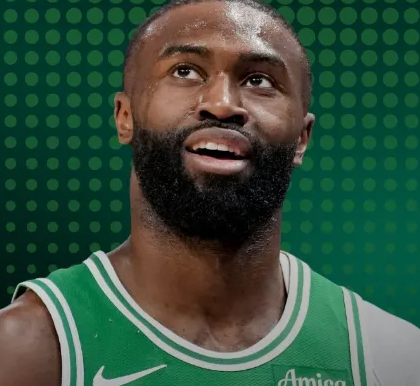 凯尔特人更新官方社媒，公布了球队伤病报告。克里斯-布歇（个人原因）、杰伦-布朗