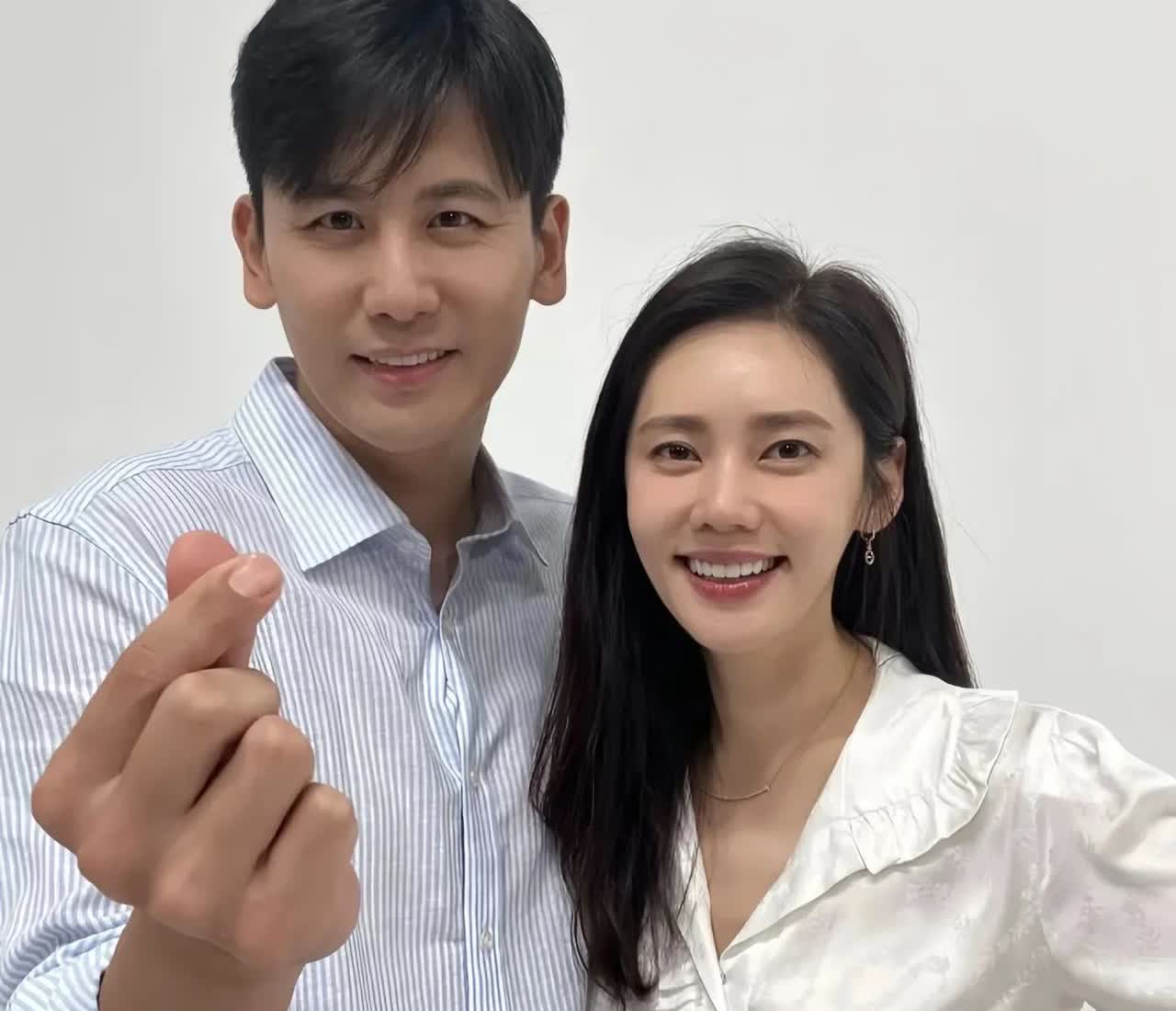 秋瓷炫是不会离婚的不是因为她们有个孩子而是因为于晓光是她秋瓷炫这