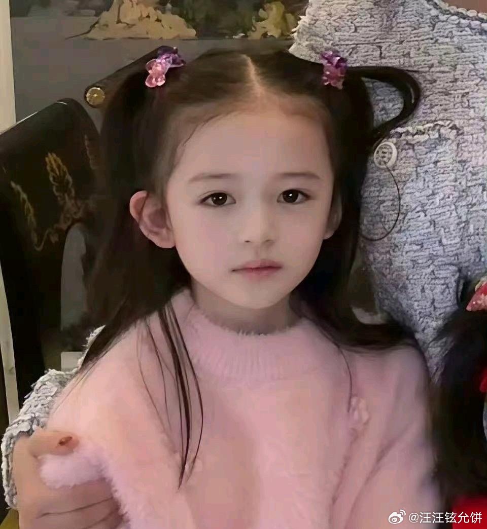 樊少皇的女儿，你们觉得好看吗？这小女孩，应该是最美星二代了吧