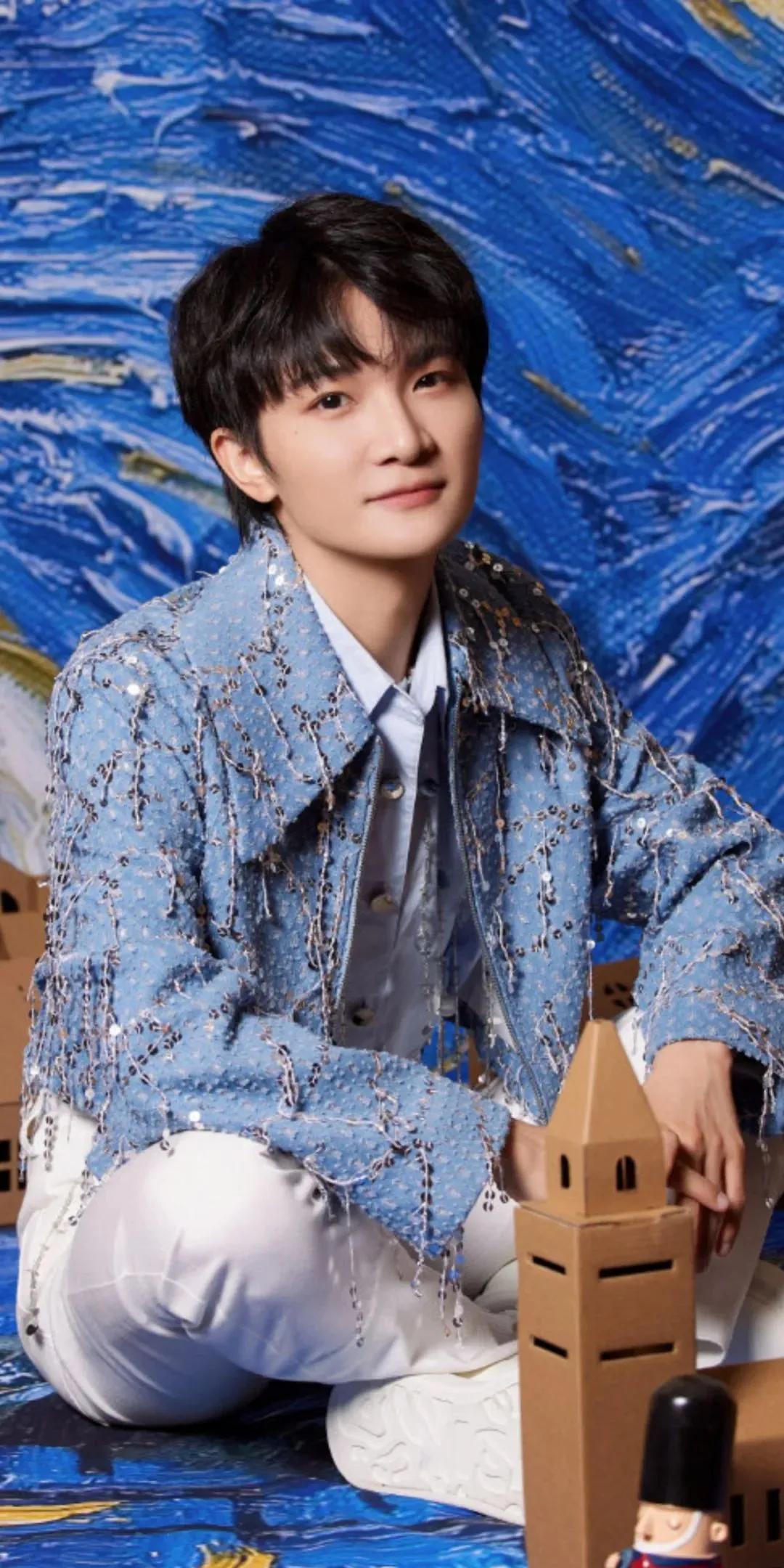 |周深的女声唱法|周深，男性，用女声唱歌。首先确定——周深的女声唱法，就