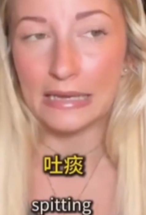 一个外国女士外国女士在中国旅游一个多月她，却总体感觉不是“很好”，听完她的抱怨后