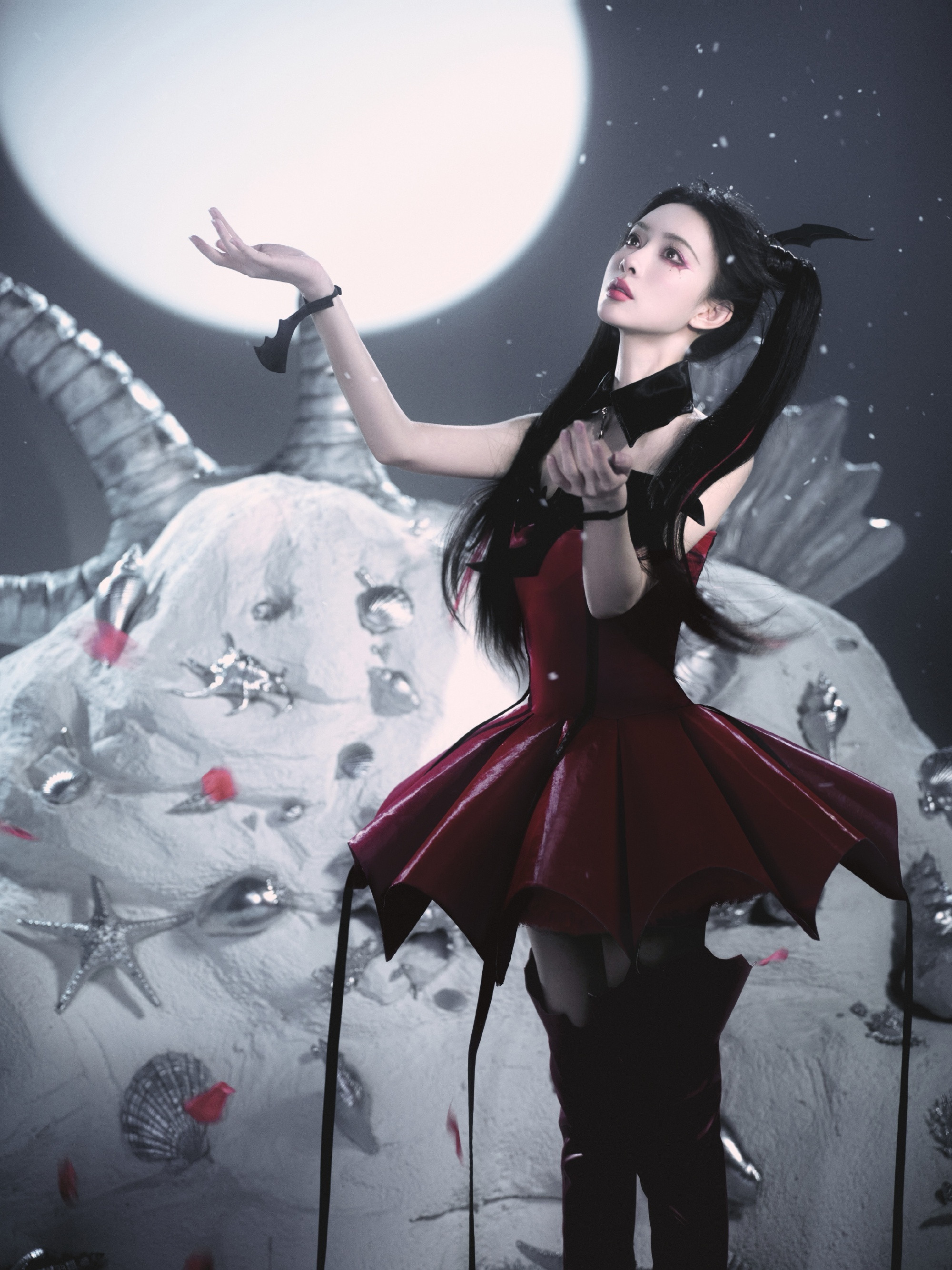 孟子义生日写真，双马尾暗黑风解锁新一岁！！生日快乐～孟子义1205生日快乐