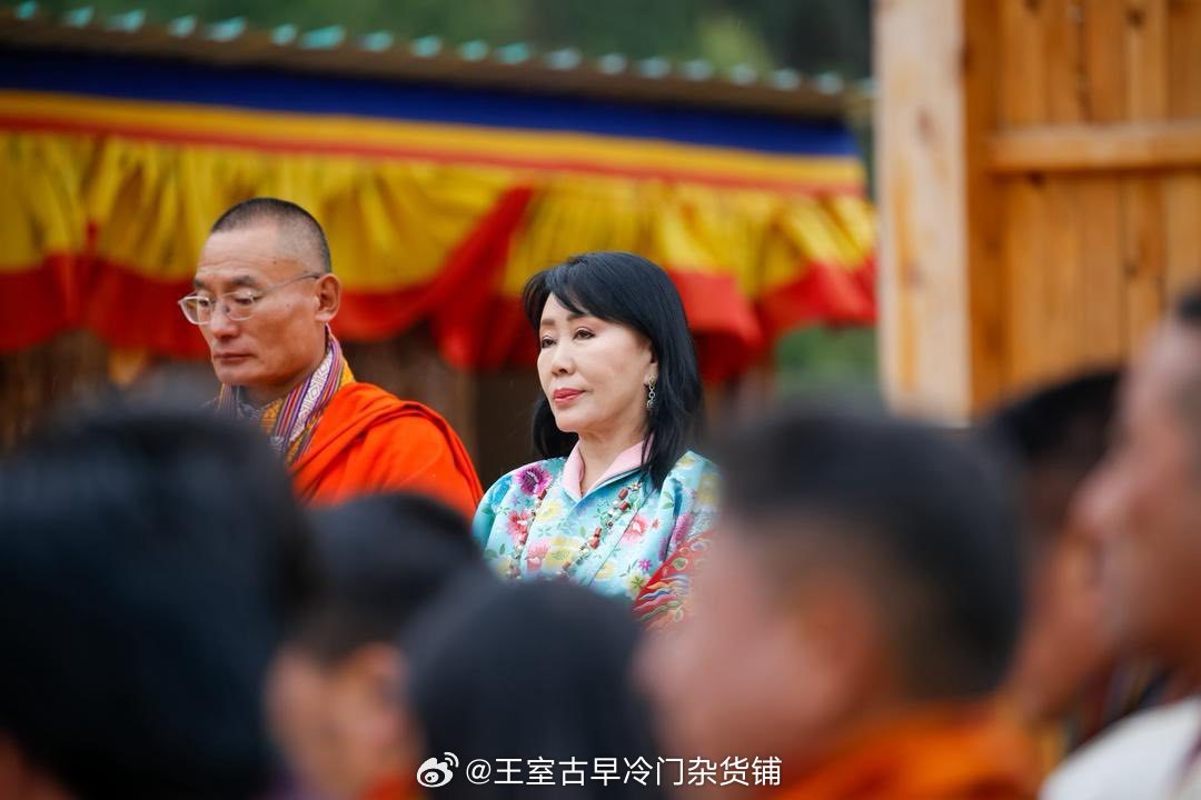 王室王室不丹王室2026年4月7日，县长大妈参加县城传统节日庆典。