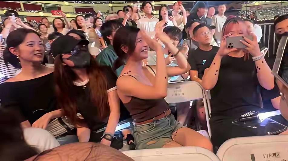 吴君如很早就说过了，她私下就是这样穿