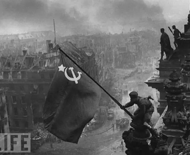 1941年，苏德战争爆发，一名不幸被俘的苏联女兵，在被俘之后遭到了纳粹士兵轮流欺