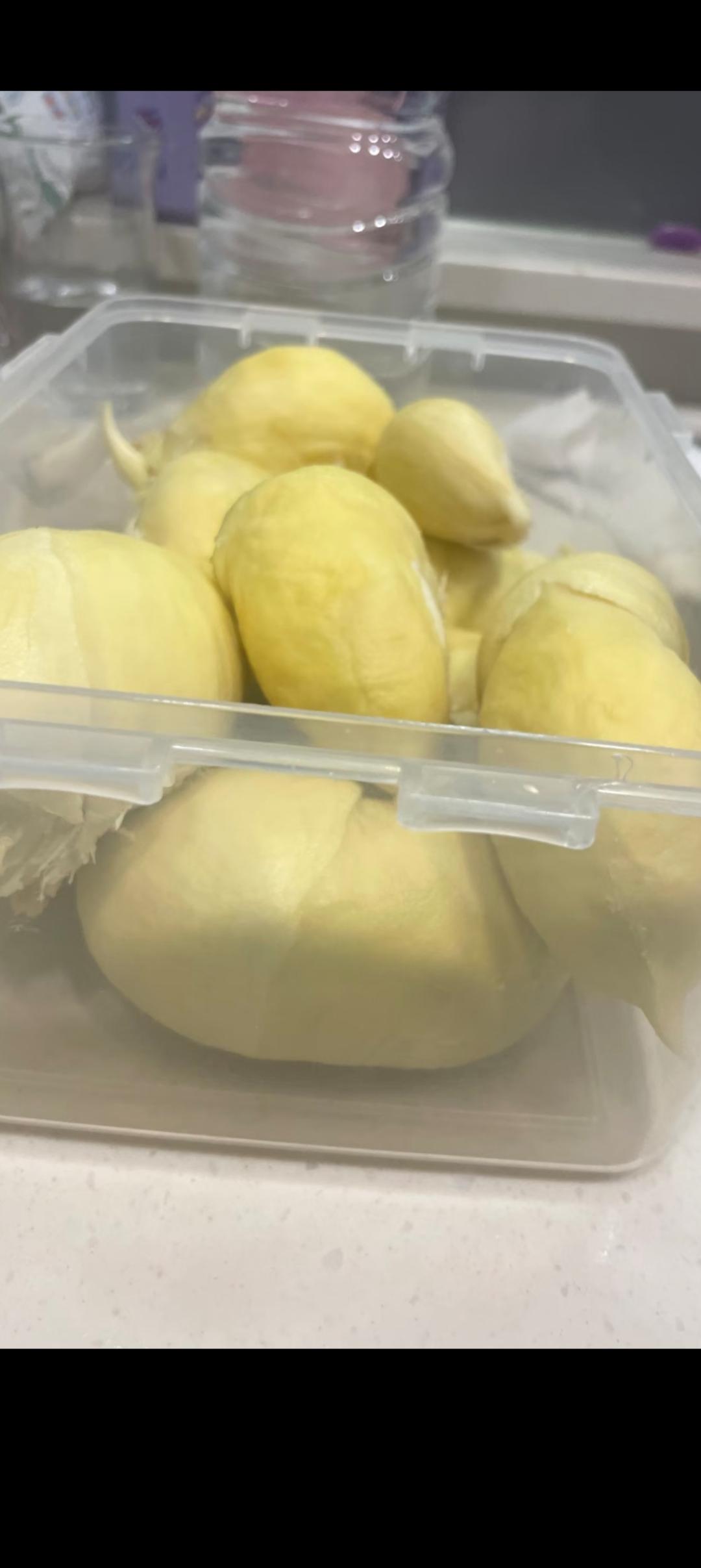 我就一直想不明白。为什么很多人喜欢吃榴莲，舍不得花钱买呢？一次性的多买一点榴莲吃