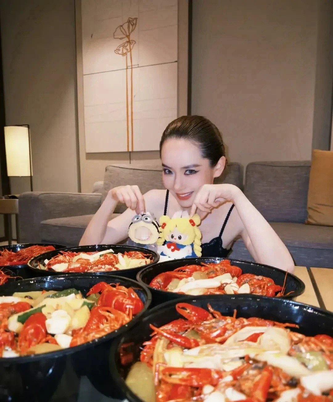 你以为戚薇在炫富，这只是人家的日常，￼