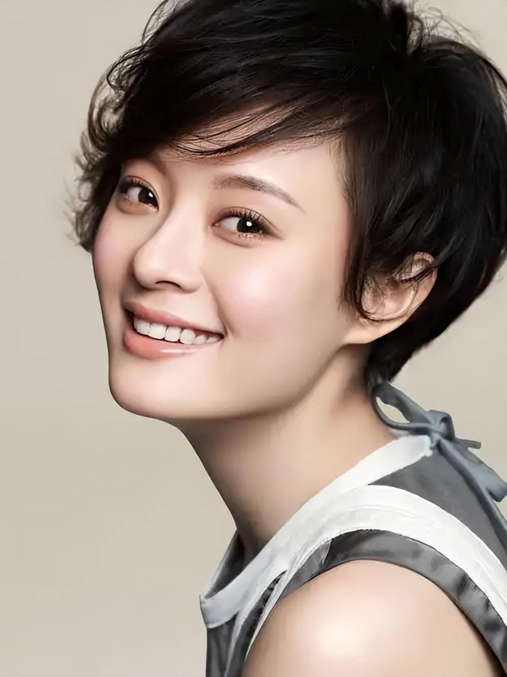 孙俪曾坦言，自己有一度对爸爸情绪特别不好，是妈妈劝她，哪怕有千万个恨他的理由，也