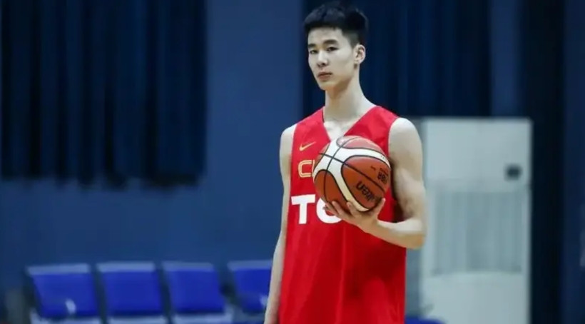 上一场砍下42分，投篮27中14，三分球12中6，你们说郭昊文只是昙花一现，今天