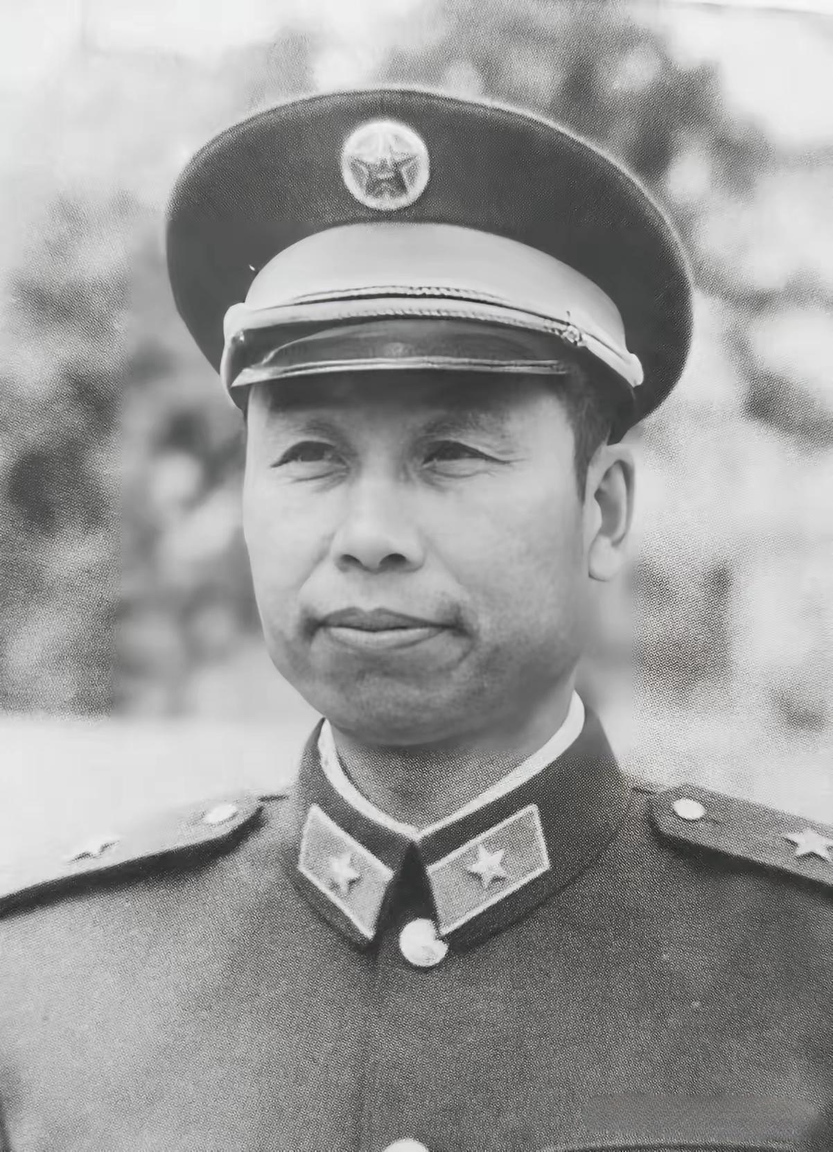 1985年夏，云南老山前线。49岁的刘玉尊接到一纸命令，32师撤编，他本人“另有