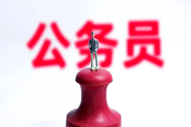 我跟你讲，现在我身边最聪明的、最有野心的那帮人，最后都往一个地儿挤。你以为图啥