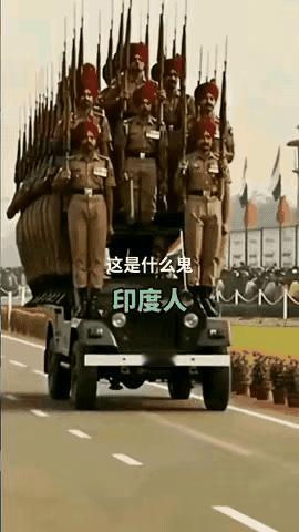 三哥掉地下了，这又是演砸了，不知道为什么，他们总喜欢玩这样的游戏，有时候还爱出事