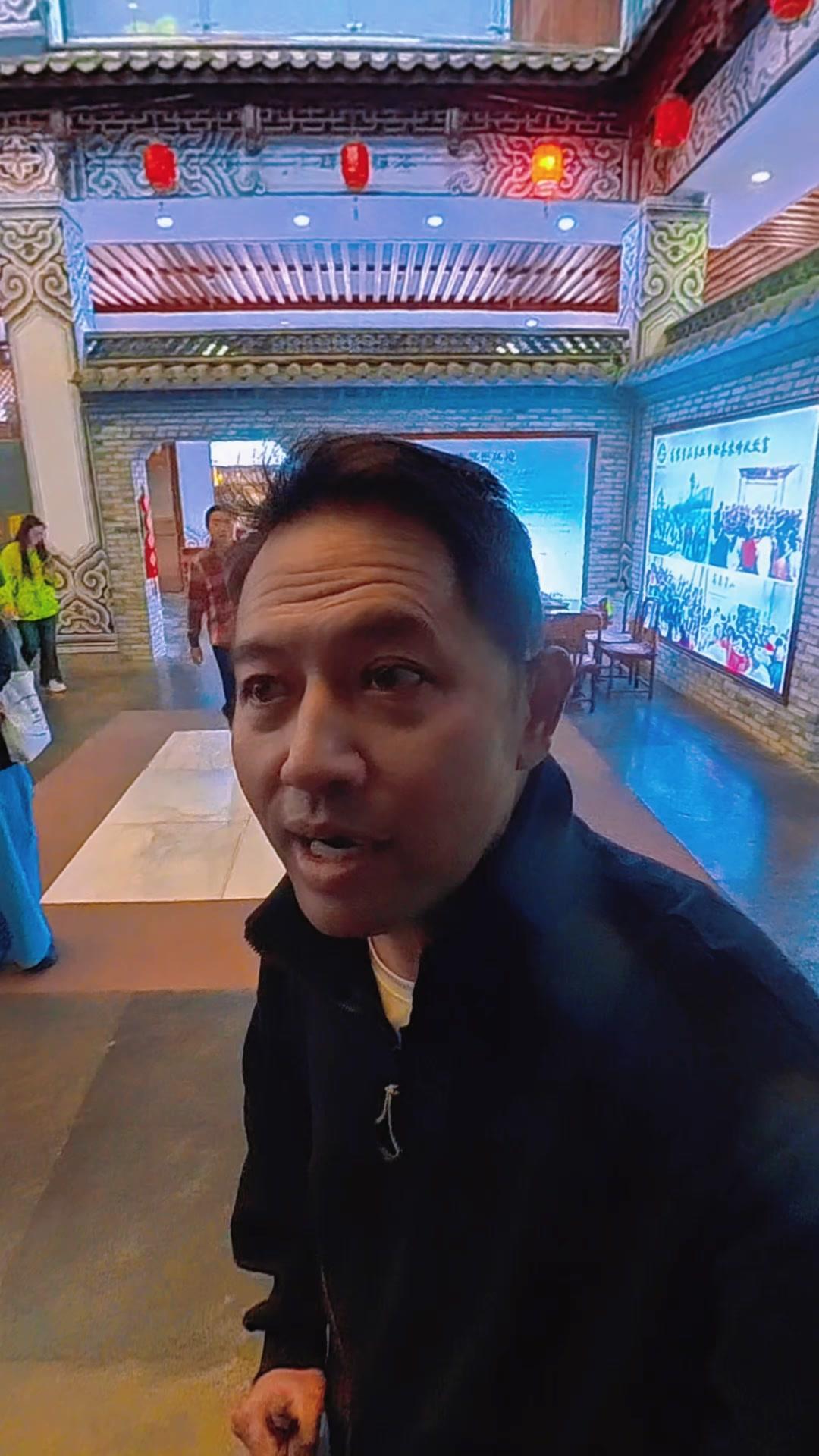 茶汤里的“茶骨塔”是什么？一直好奇茶卡盐湖的茶骨塔是什么，原来它是当地用茶叶和骨