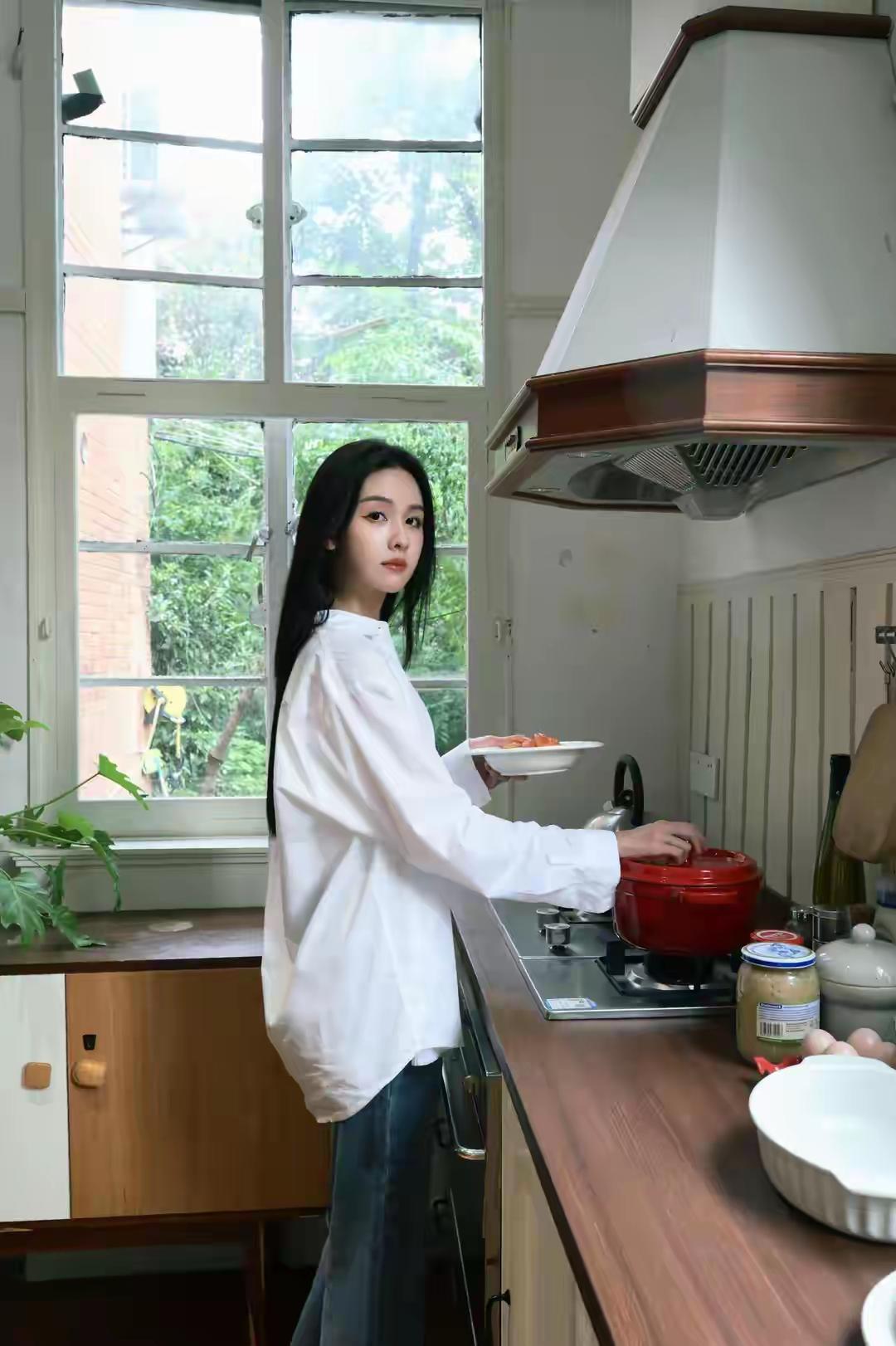 创作训练营开营啦这几张图拍嘟嘟（陈都灵[玫瑰]）拍得好，好就好在——“男