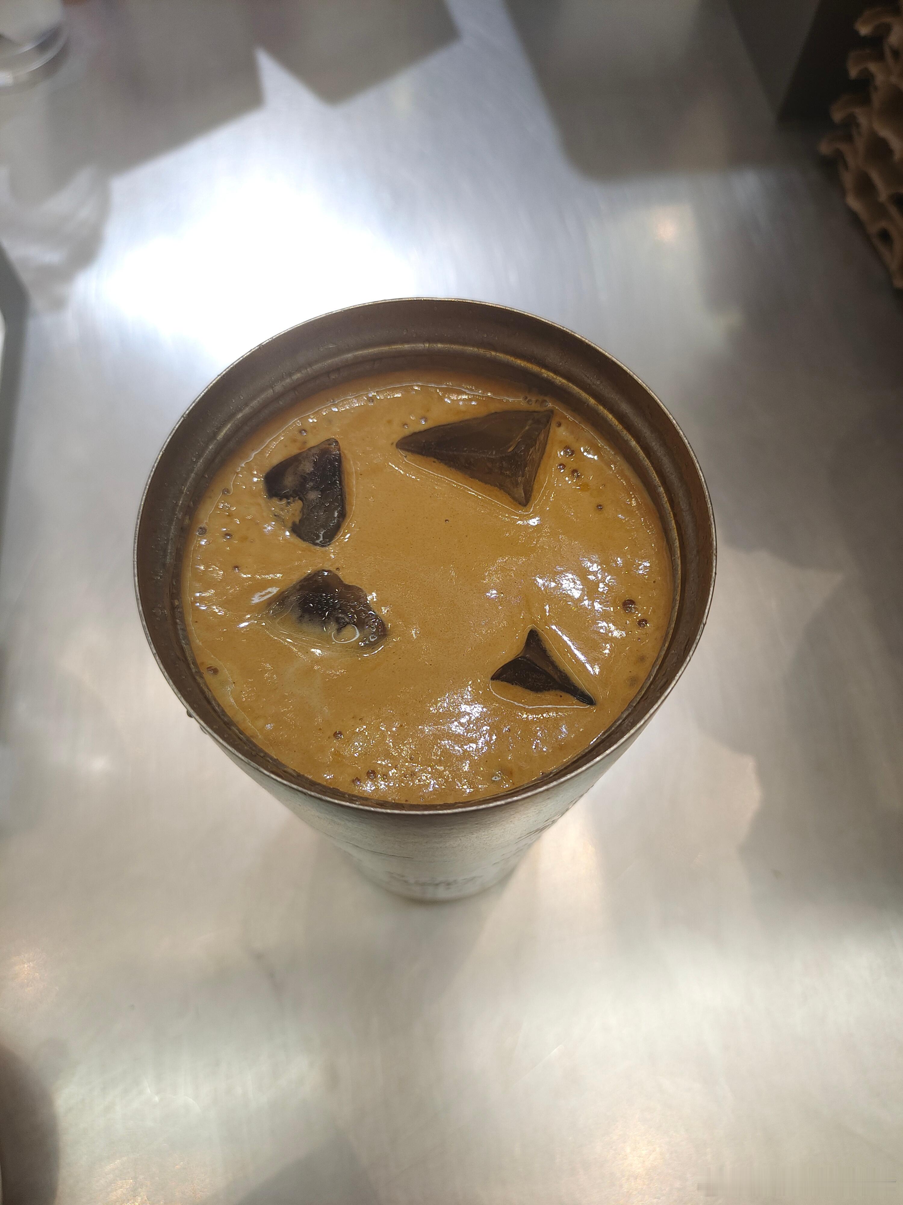 群友说最近不吃蟹了，给我发了一个88.88的红包，我买了一杯咖啡，三种面包，吃个