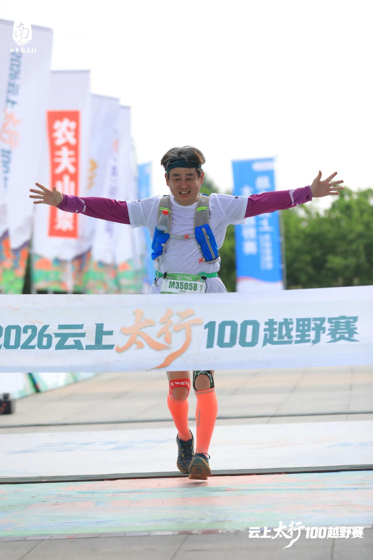 我也刚跑完太行100越野赛对机器人半马比赛有了三个新观点。1、荣耀“闪电”依靠