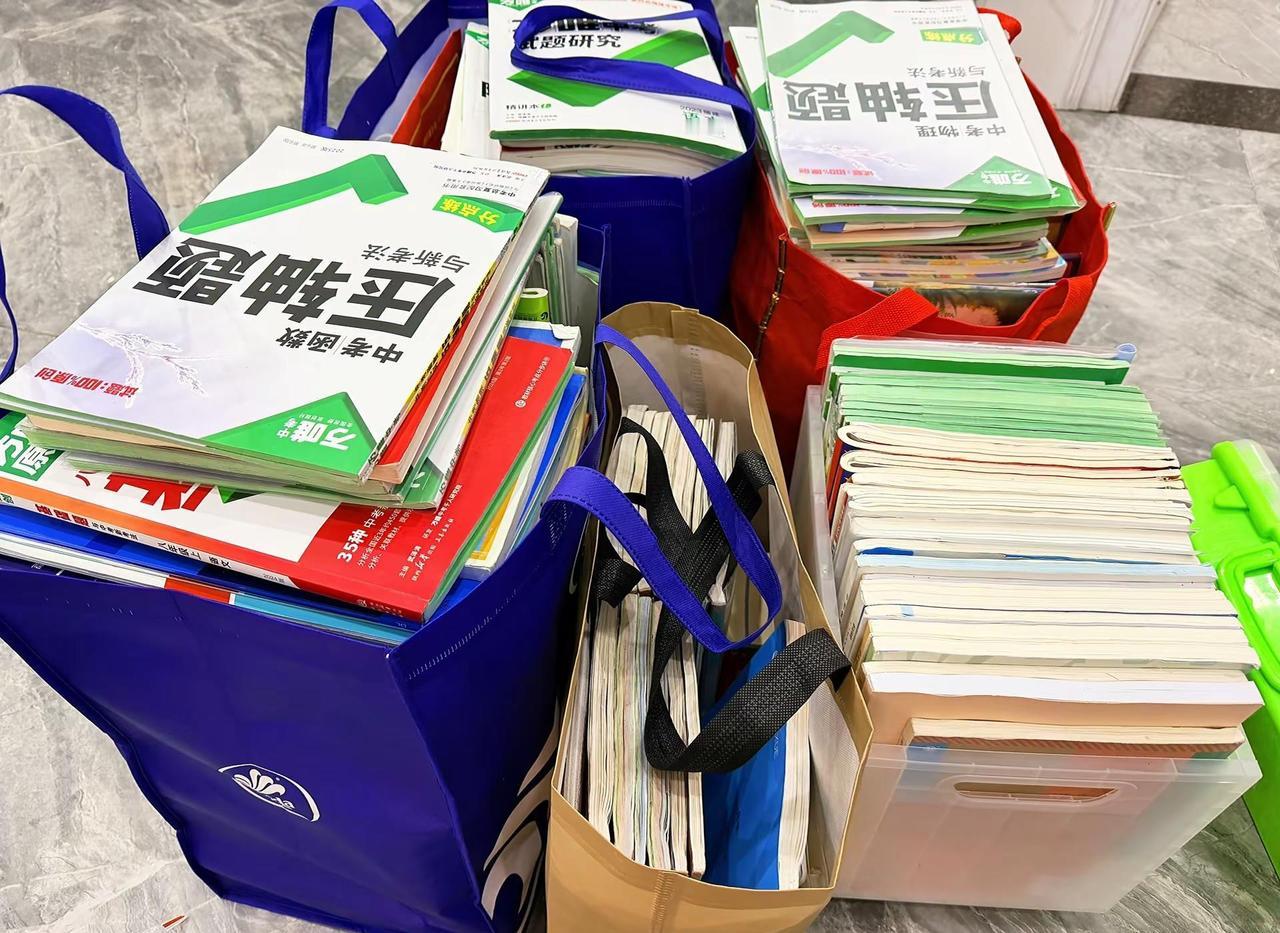 我的青春回头看了我一眼现在全都扔垃圾桶里了学生时代的回忆毕业中式教育学习