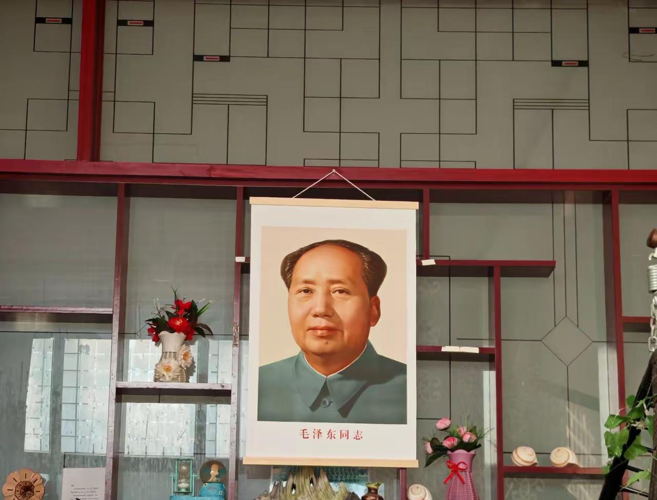 让老公教育的我老脸一红，老公最开始说…要买毛泽东同志的画像挂上，我说买那干啥？