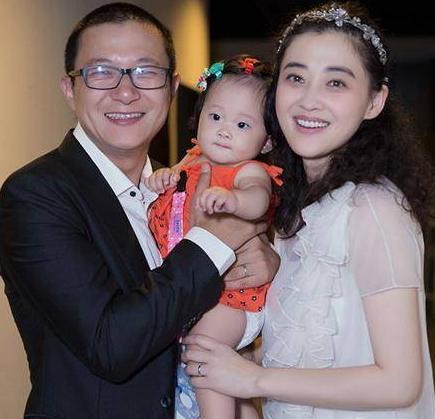 2012年，梅婷害羞地对秦昊说：我喜欢上了剧组的摄影师，你能帮我问问他愿不愿意娶